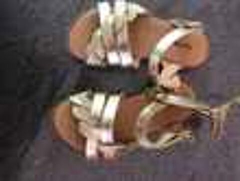 sandalettes b&eacute;b&eacute; dor&eacute;e &eacute;tat neuves Chaussures
