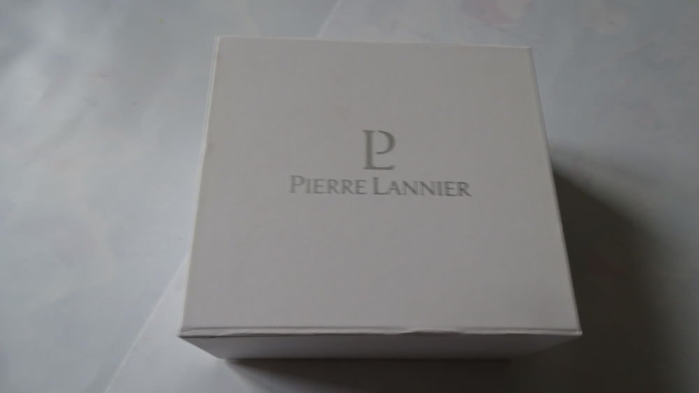 Coffret PIERRE LANNIER Montre neuve avec bracelet Bijoux et montres