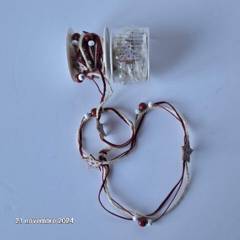 3 Rubans tresss accompagn de perles rouge, blanche, et nac 6 Saumur (49)