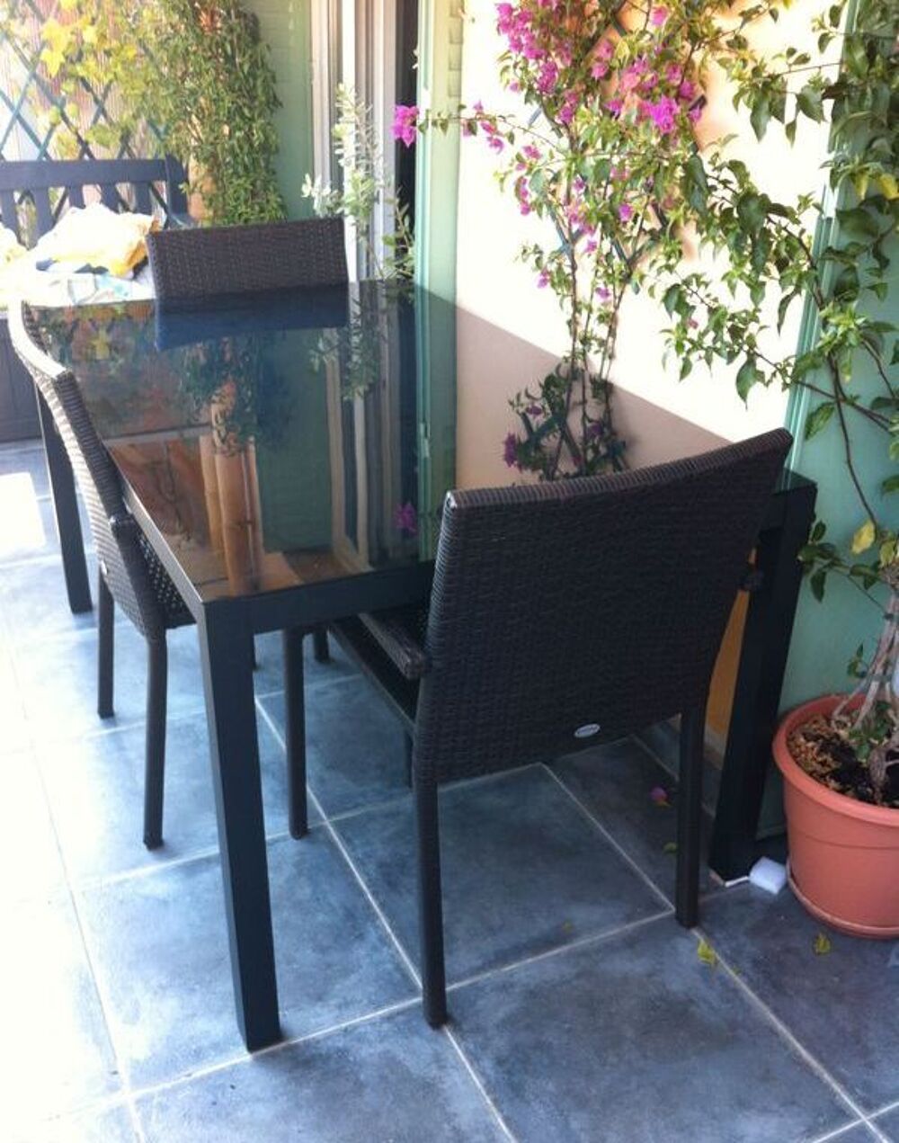 TABLE DE JARDIN AVEC PLATEAU EN VERRE Jardin