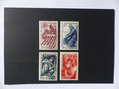 TIMBRES  823 / 826  NEUFS ** 1 Le Havre (76)