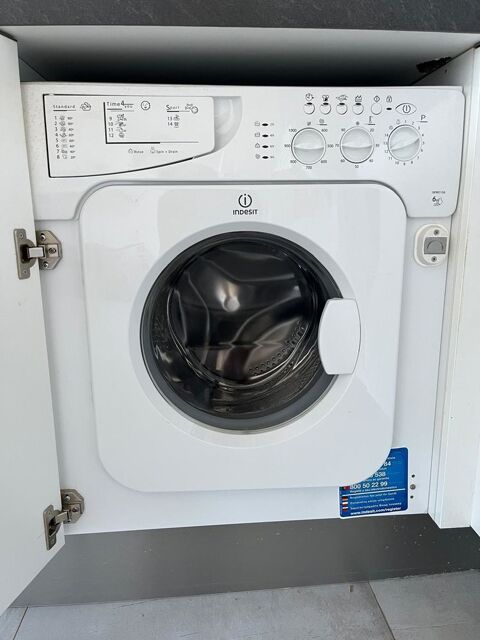 MACHINE A LAVER INDESIT ETAT NEUF CAUSE APPT VACANCES Les Issambres (83)