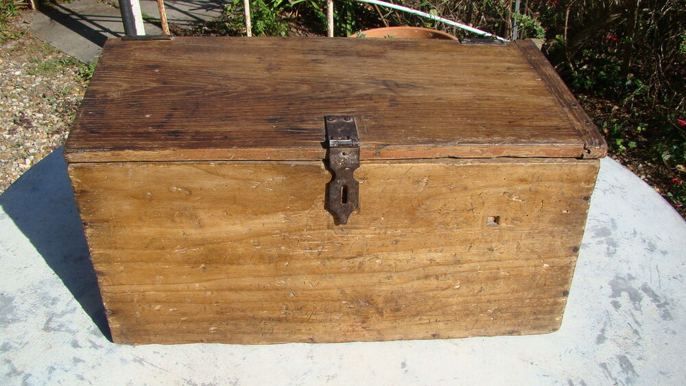 Ancien coffre / caisse en bois de menuisier ann&eacute;es 1930
Bricolage