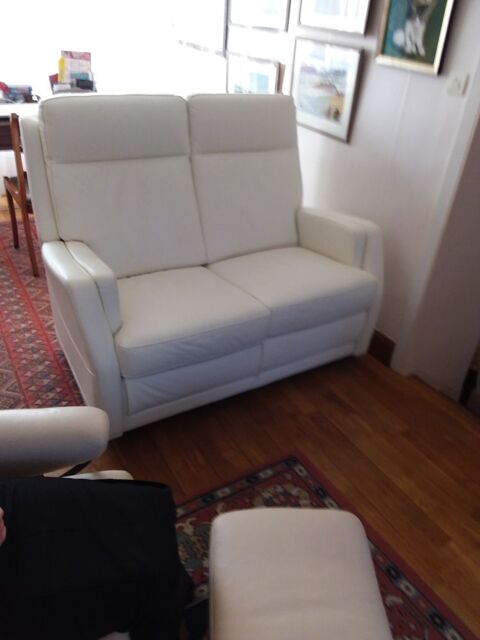 Canap cuir blanc fixe 2 places Chteau d'Ax
100 Saint-Malo (35)