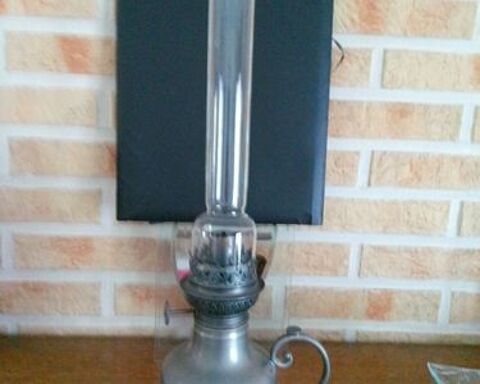 Lampe  ptrole corps en tain 20 La Basse (59)