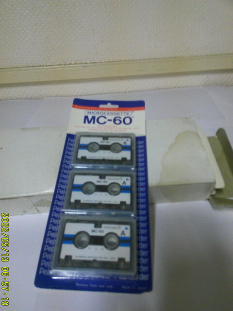 une Boite de ( 6 ) Paquets de 3. Micro cassettes Nontron (24)