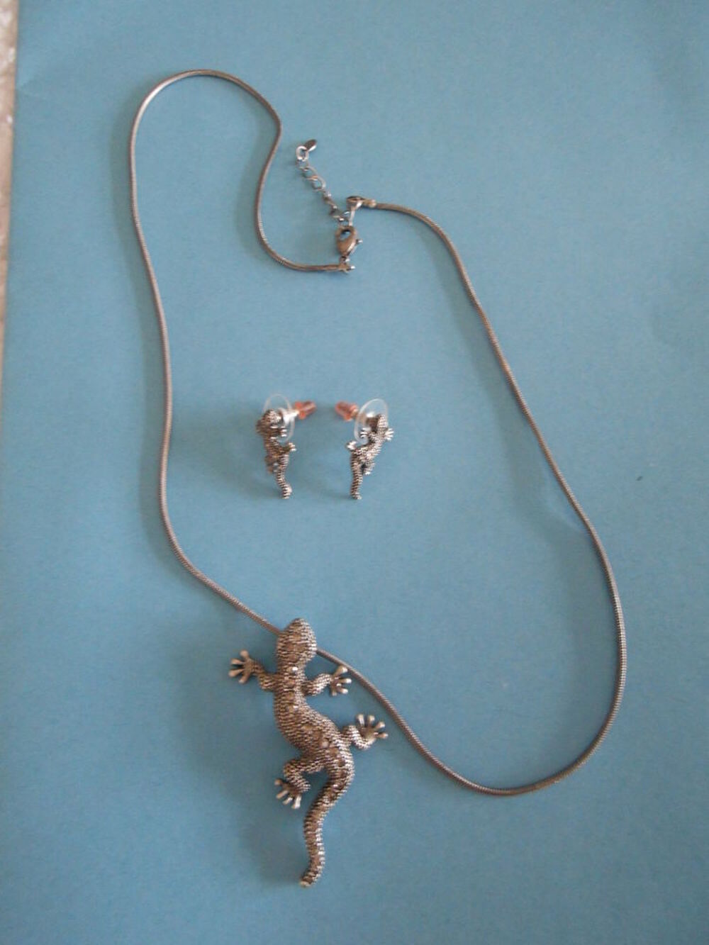 CHAINE ARGENTEE VIEILLI AVEC PENDENTIF Bijoux et montres