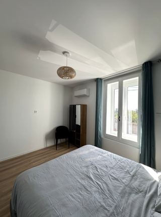  Chambre à louer 8 pièces 160 m²