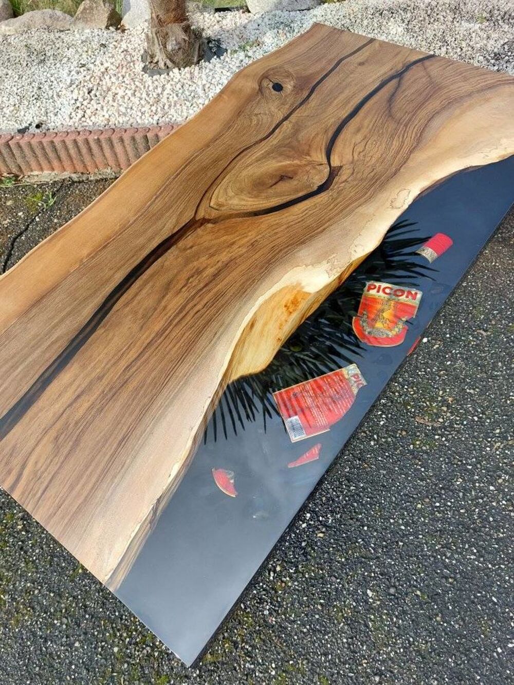 Table neuve sur mesure en bois noble et r&eacute;sine &eacute;poxy Meubles