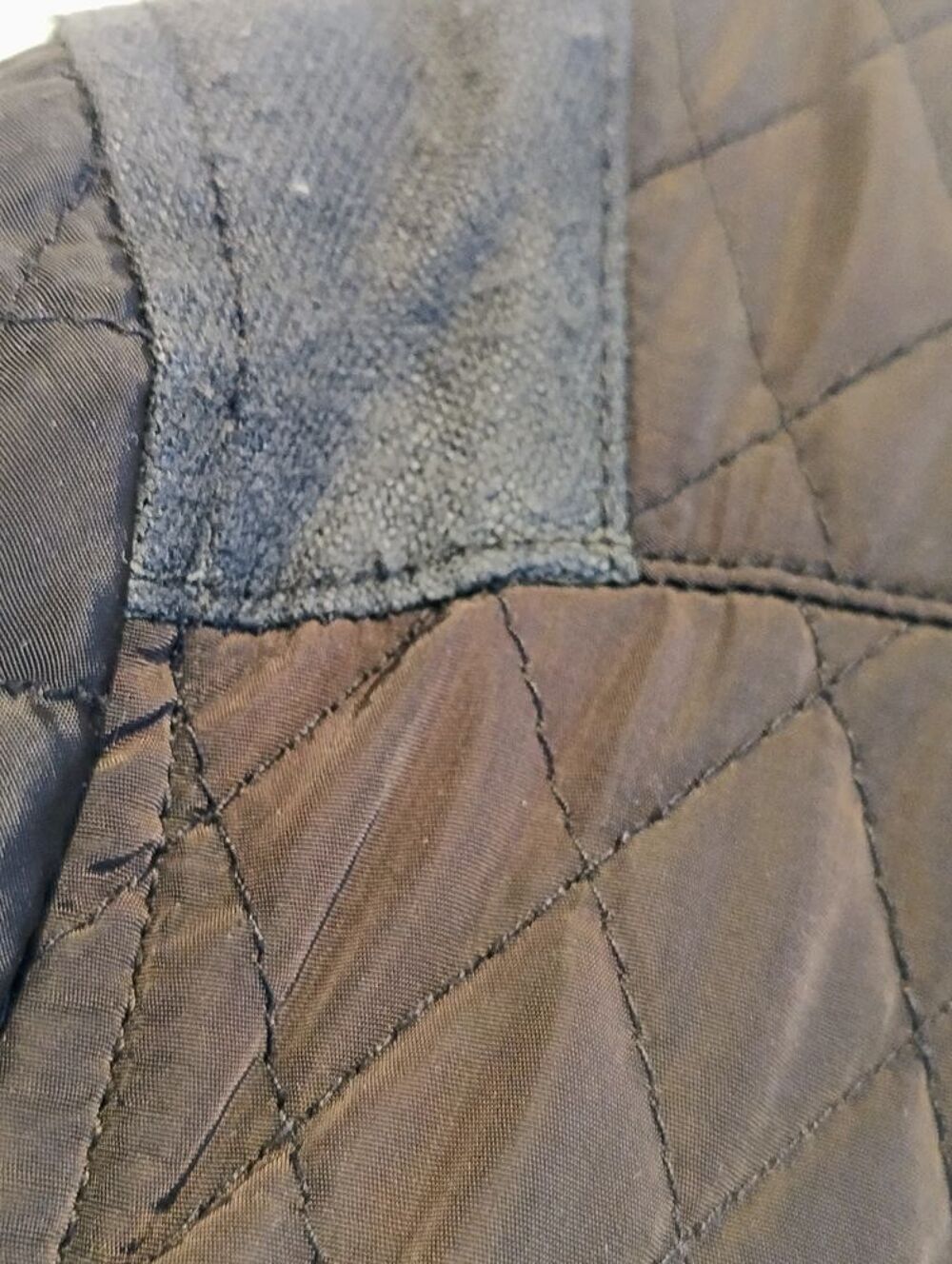 Veste noir matelass&eacute;e l&eacute;g&egrave;re et concfortable en bon &eacute;tat Vêtements