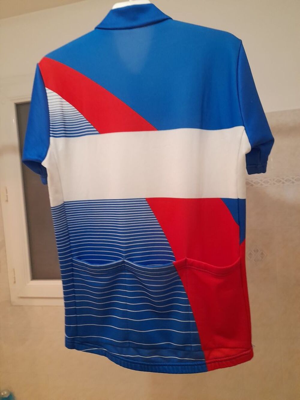 maillot de v&eacute;lo 
Taille M Sports