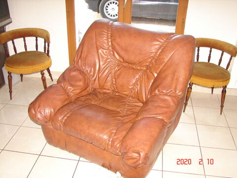 Lot  2 chaises  , 1 fauteuil , un porte fleur
20 Franxault (21)