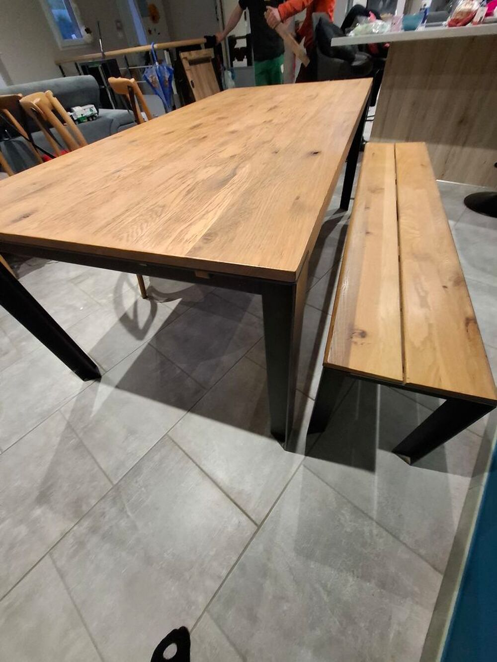 Table &agrave; manger bois et m&eacute;tal Meubles