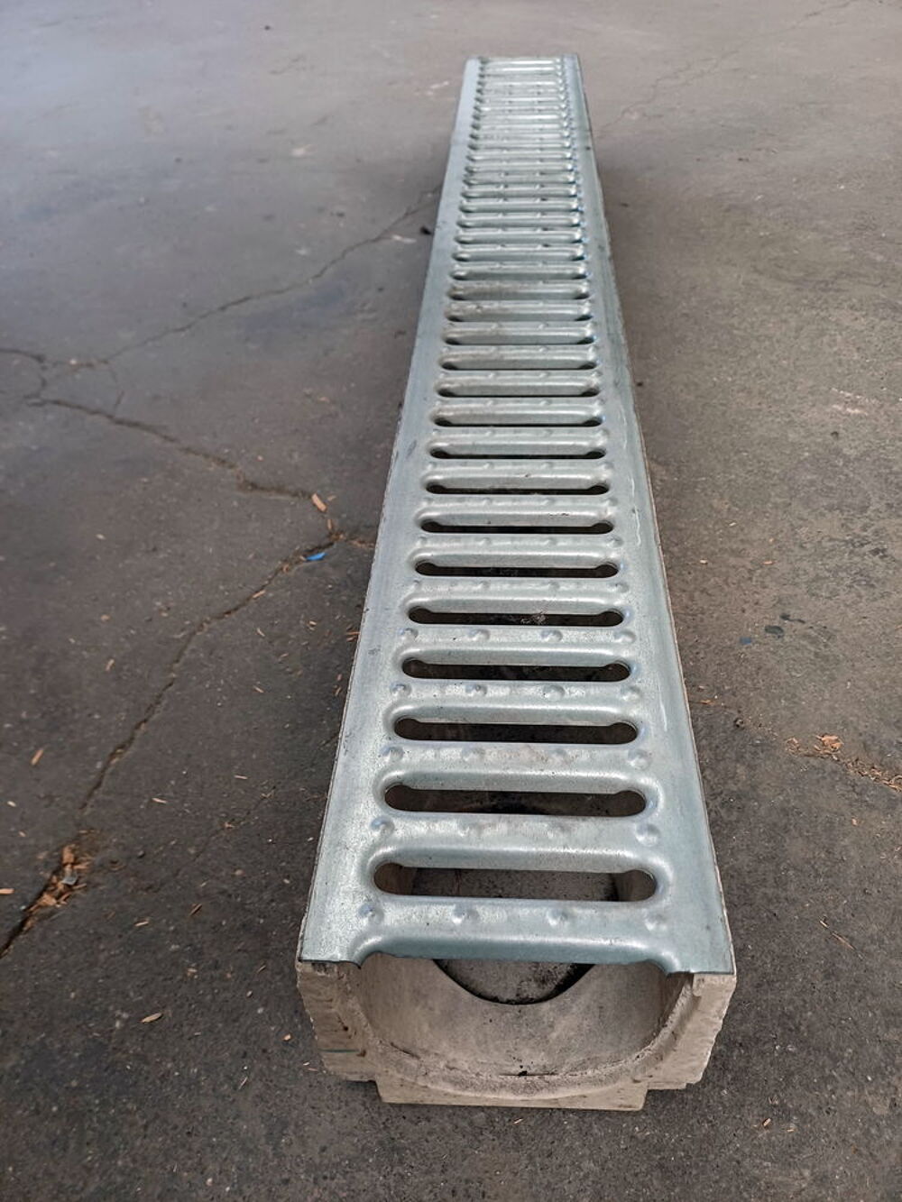 Caniveau PROSELF d'1m et sa grille galva 12cm environ Jardin