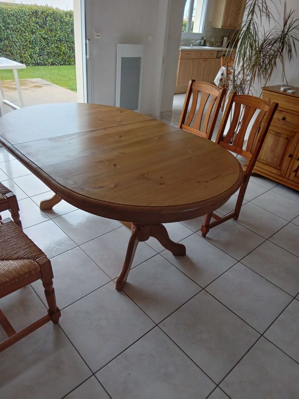 Table de salle &agrave; manger et ses 4 chaises Meubles