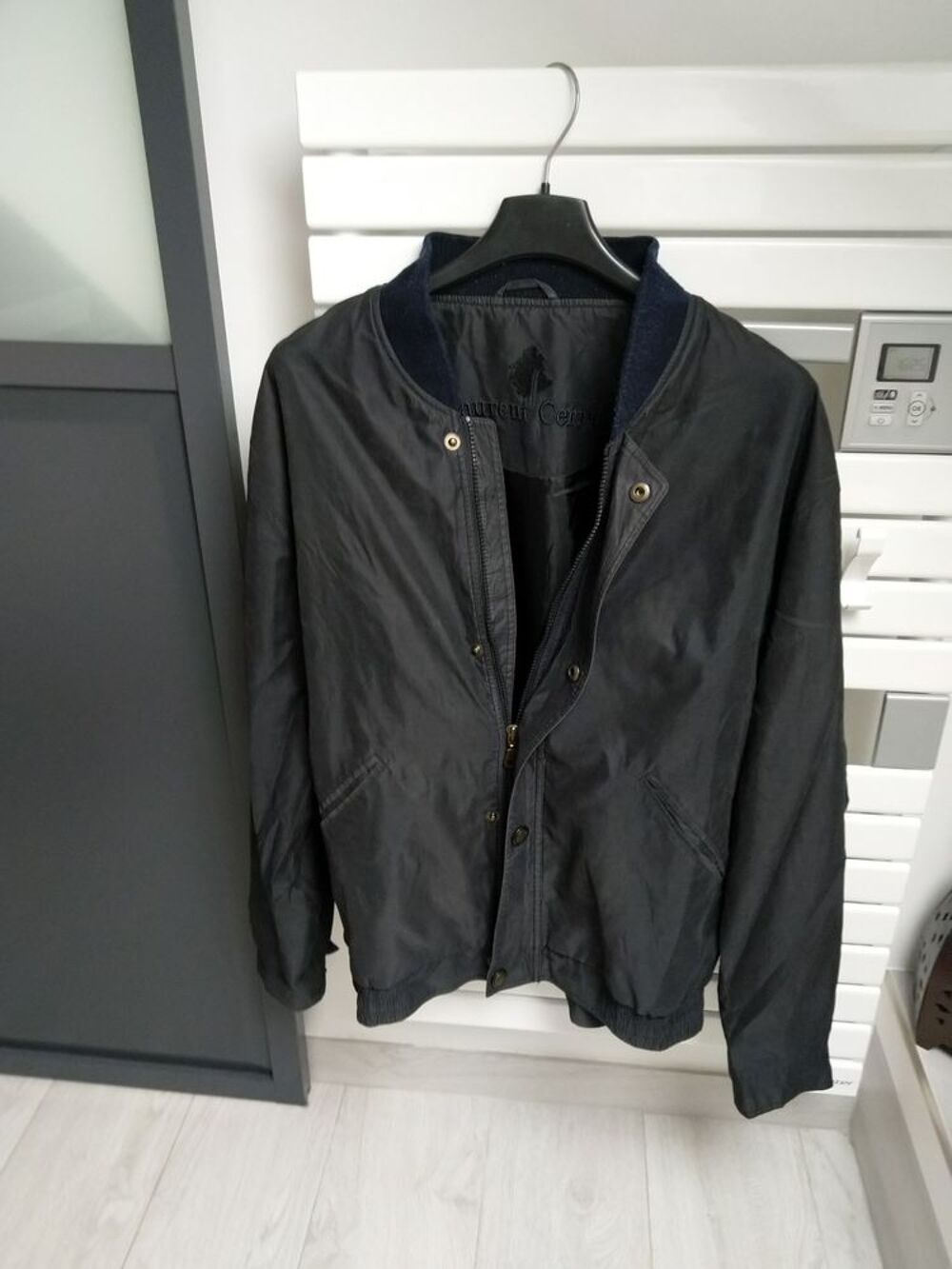 Blouson Laurent Cerrer
Vêtements