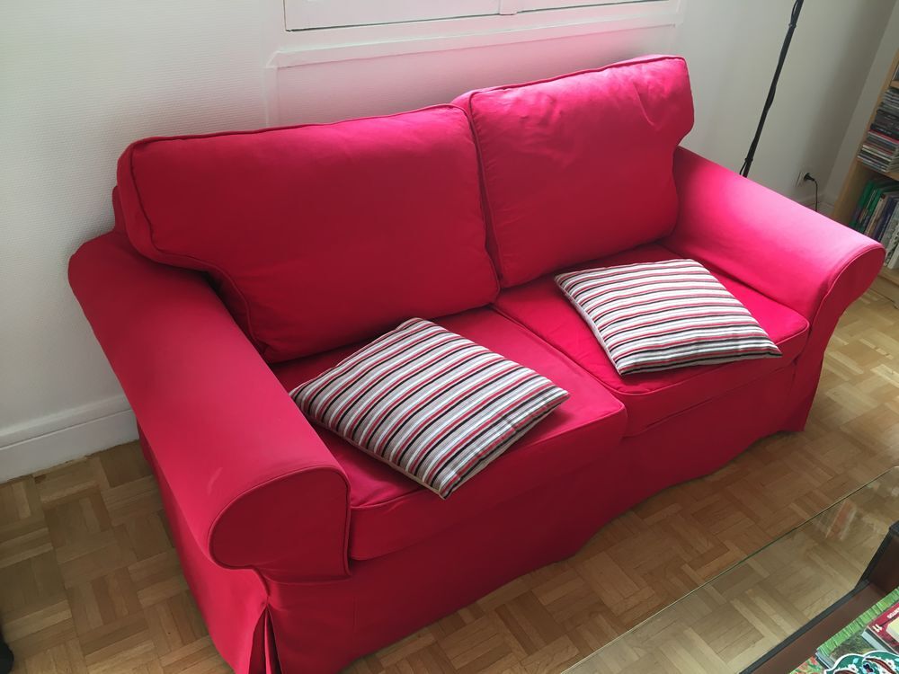 Canap&eacute; 2 places Ektorp rouge - 100 € Meubles