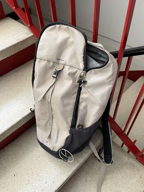 Sac � dos Quechua beige et gris, neuf 15 Toulon (83)
