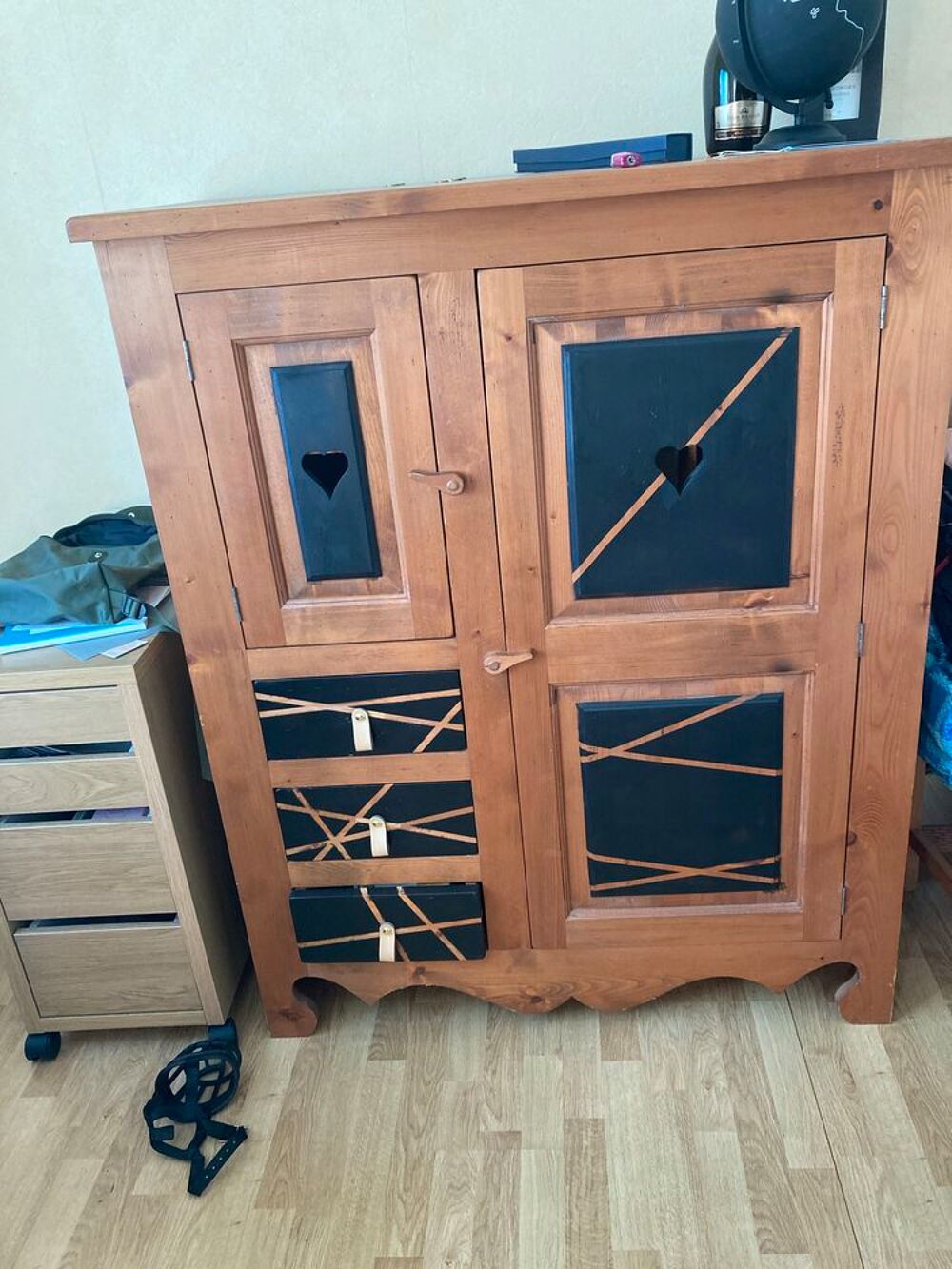 commode en bois de cha&icirc;ne massif Meubles