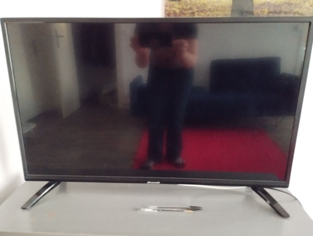 Une TV 91 cm &eacute;tat neuf avec t&eacute;l&eacute;commande Photos/Video/TV