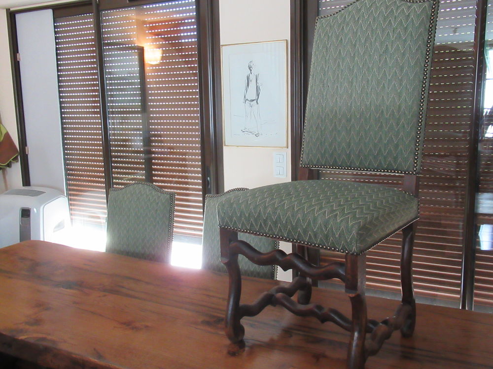 ARE 10 CHAISES LOUIS XIII . TRES BON ETAT Meubles