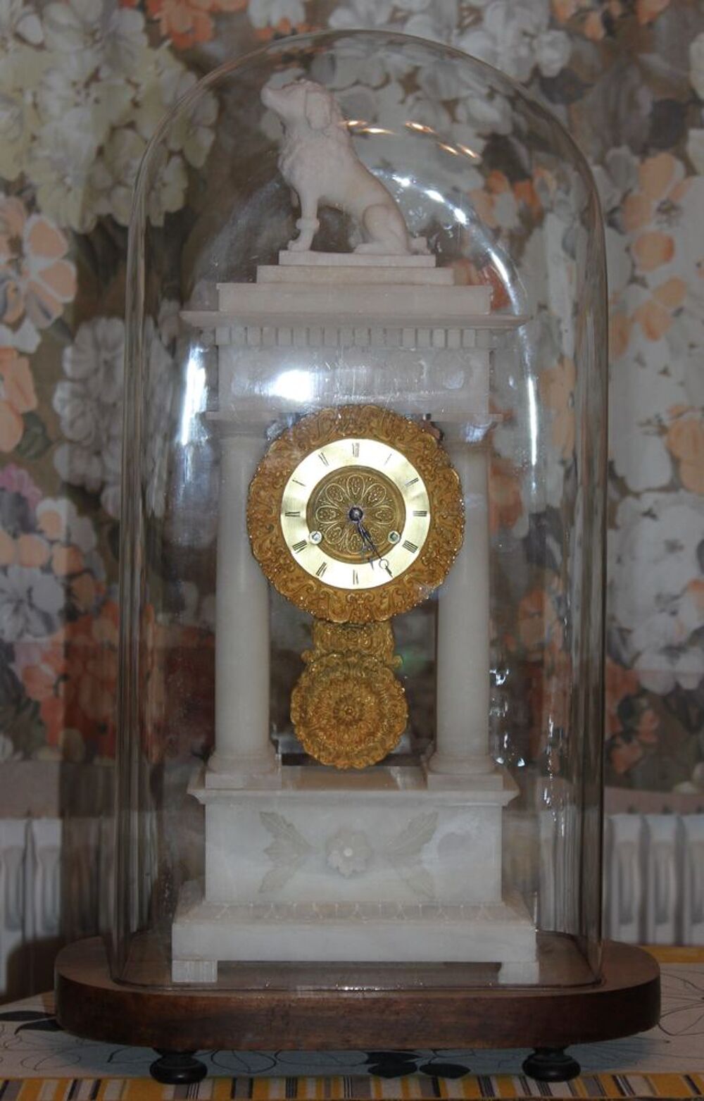 Horloge Empire sur colonnes d'alb&acirc;tre Bijoux et montres