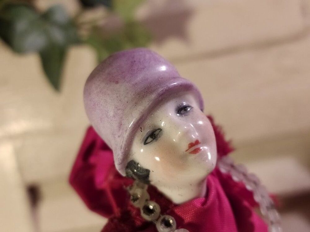 Poup&eacute;e Porcelaine Pique-Aiguilles Art d&eacute;co 