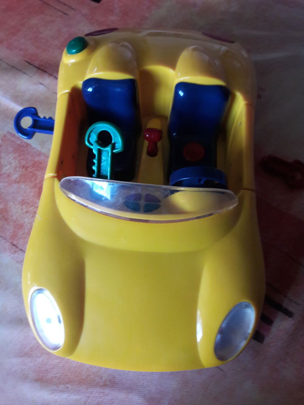 Petite voiture jaune.jouet enfant . 15  Jeux / jouets