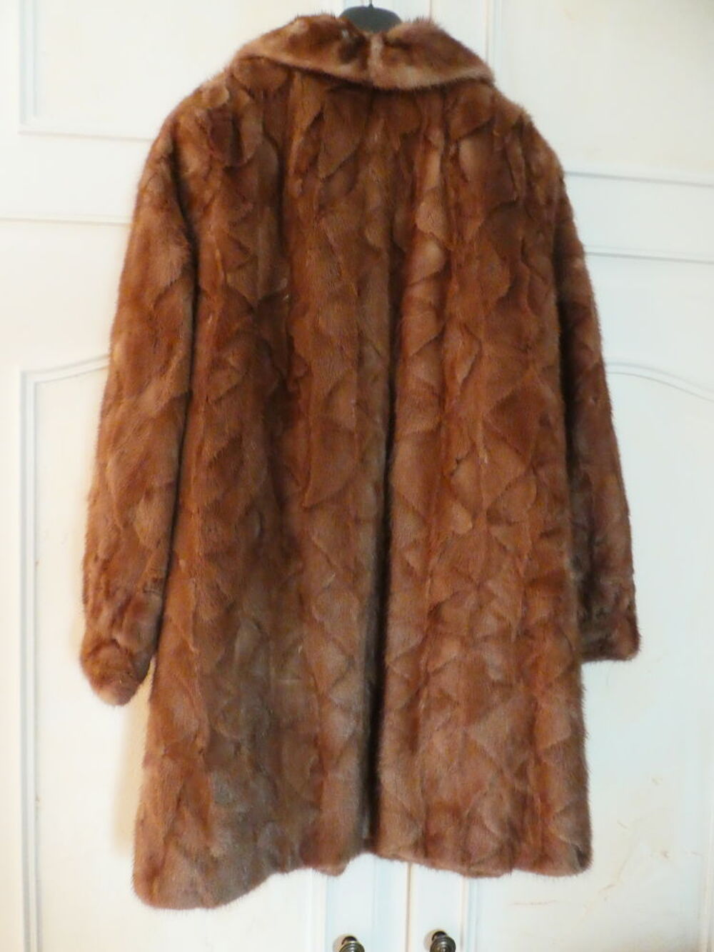 MANTEAU DE FOURRURE
Vêtements