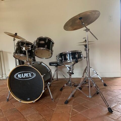 BATTERIE ACOUSTIQUE BON TAT AVEC TABOURET ET PUPITRE 300 Cluny (71)