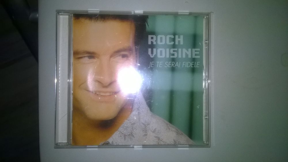 CD Je te serai fid&egrave;le
Roch Voisine 
2003
Excellent etat
CD et vinyles