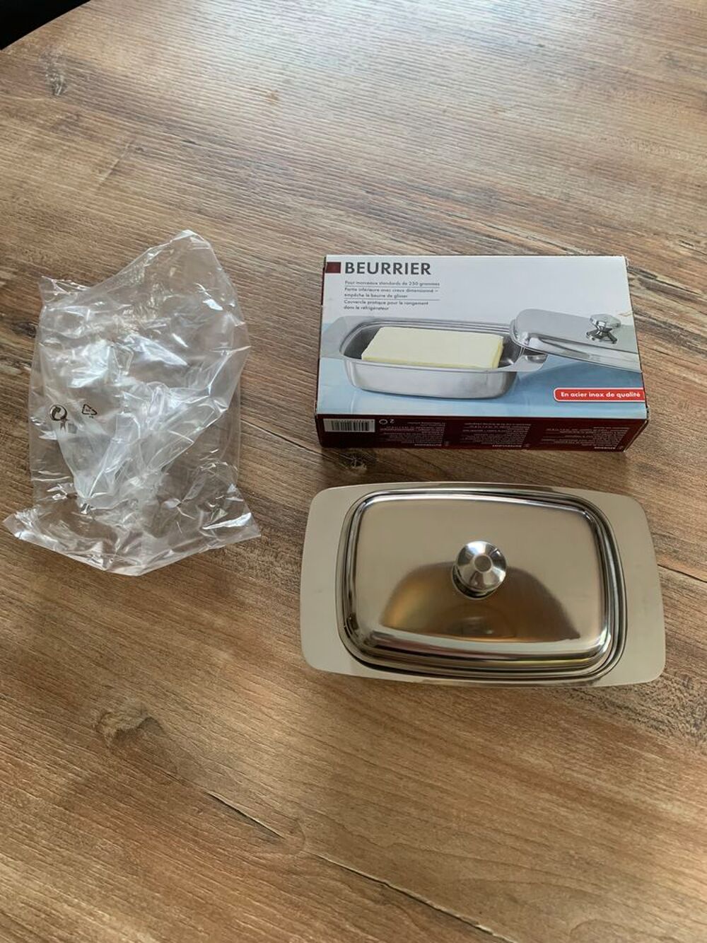 Beurrier avec poignet en acier inox de qualit&eacute; Electroménager