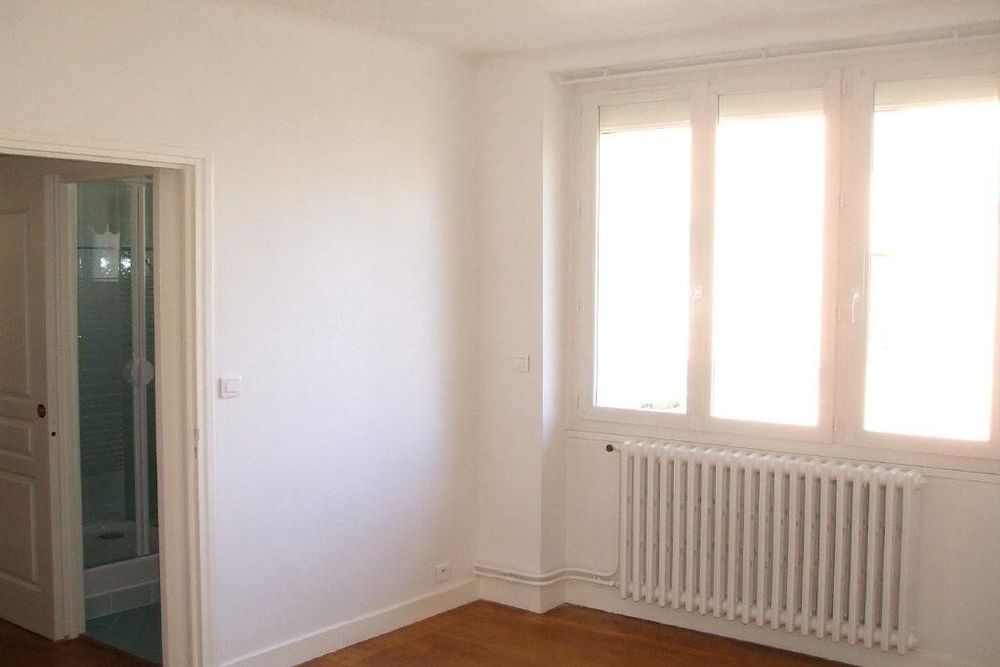 Location Maison MAISON DE VILLE T3 70 M², AVEC TERRASSE, COUR ET GARAGE Cransac