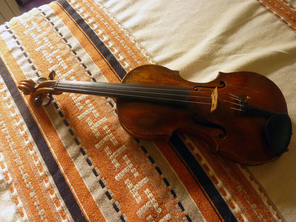 Tr&egrave;s beau violon du XVIIIe. Instrument rare et pr&eacute;cieux Instruments de musique