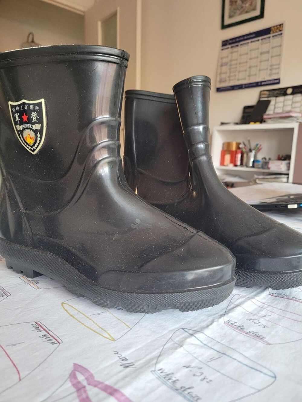 bottine speciales pluie pointure 42. Chaussures