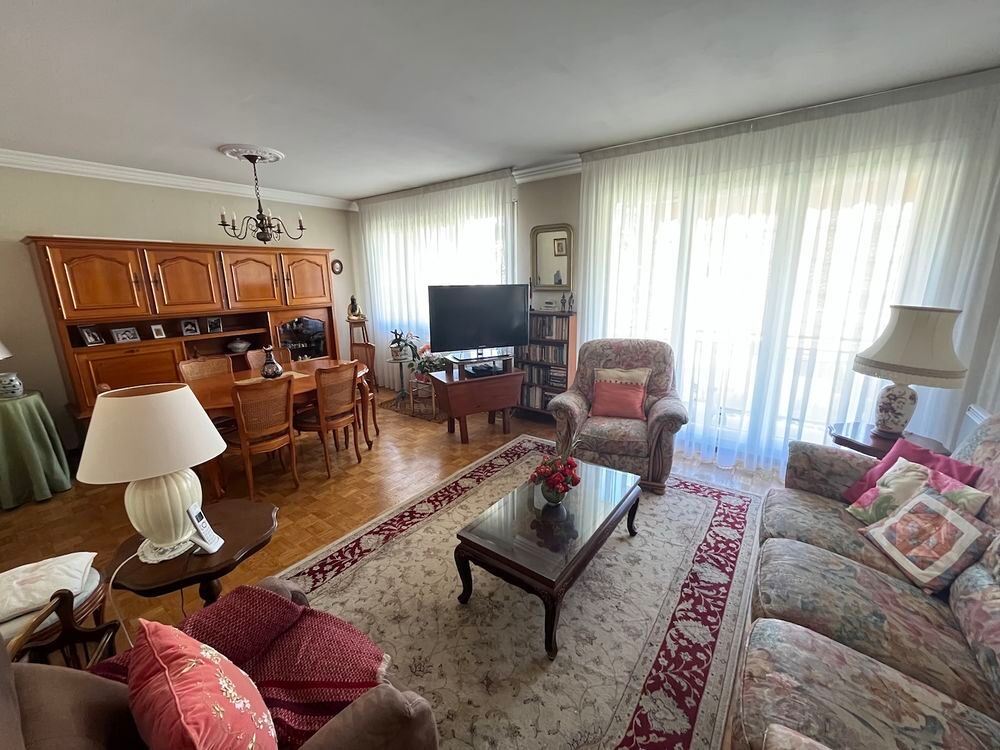 Vente Appartement SAINT JEAN DE MAURIENNE Au coeur du quartier résidentiel des Clapeys, à proximité immédiate d'un arrête de bus, découvrez ce très agréable T4/5 de 89 m2, spacieux et lumineux, complété par une loggia fermée et par un grand balcon-terrasse carrelée équipé Saint-jean-de-maurienne