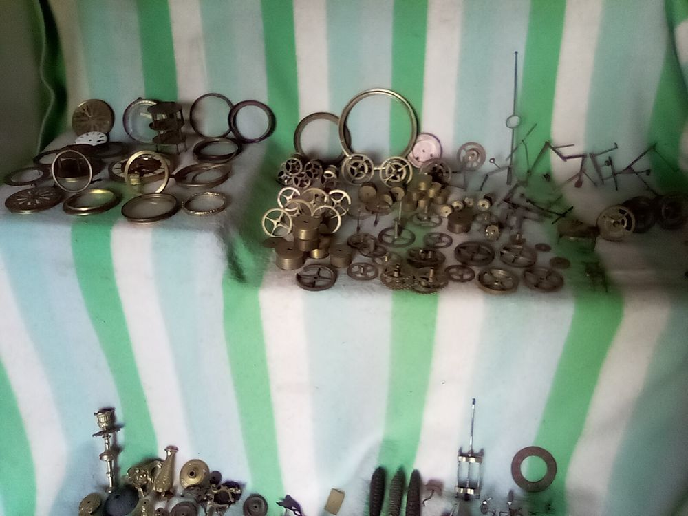 Pi&egrave;ces et pendules ancienne Bijoux et montres