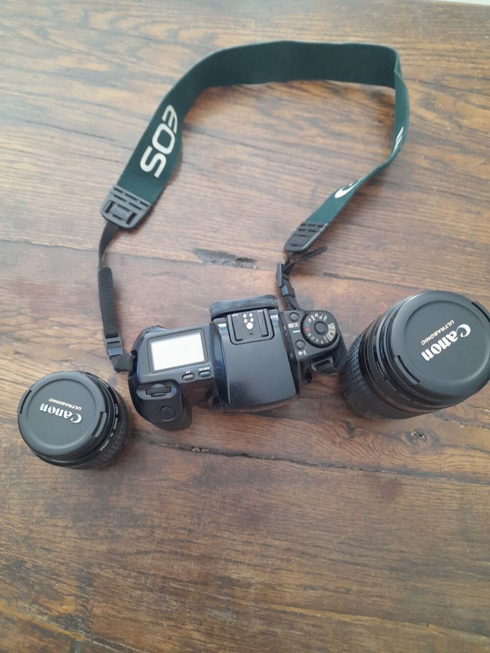 Appareil Photo EOS 100 avec deux objectifs : 35-80 et 75 300 Photos/Video/TV