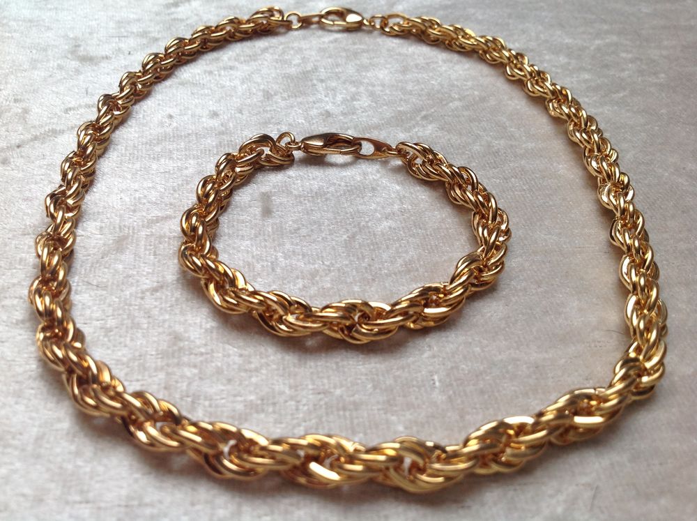 PARURE COLLIER BRACELET M&Eacute;TAL DOR&Eacute; Envoi Possible
Bijoux et montres