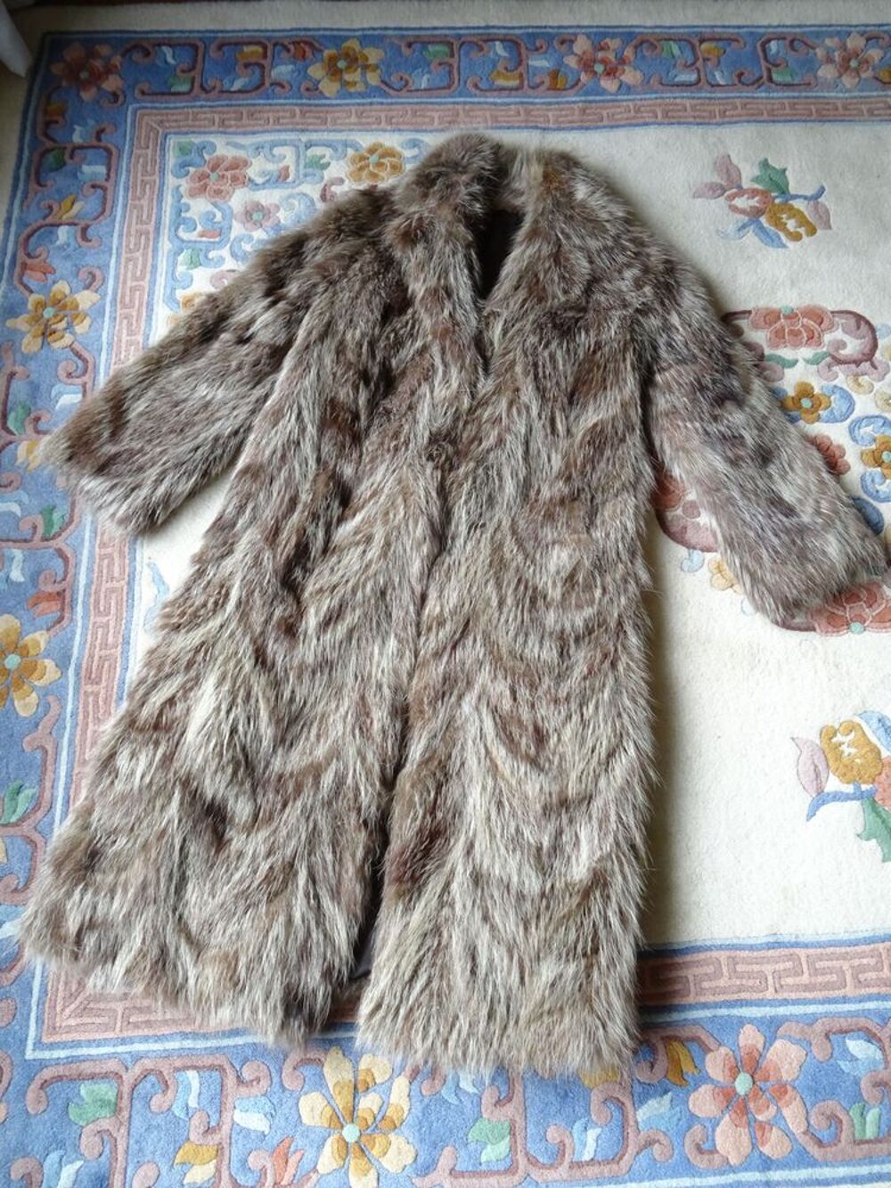 manteau de fourrure v&eacute;ritable en pattes de marmottes
Vêtements