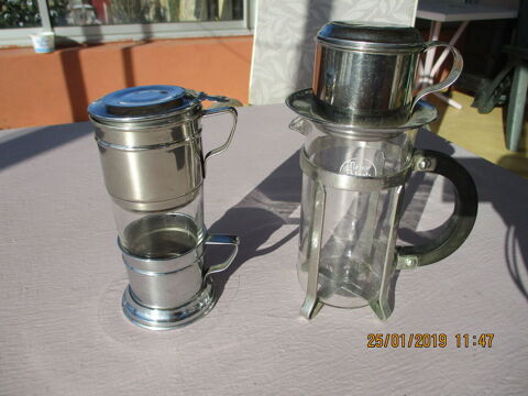 Lot de 2 Th�i�res avec Filtres en Inox des Ann�es 1950. 25 Le Vernois (39)