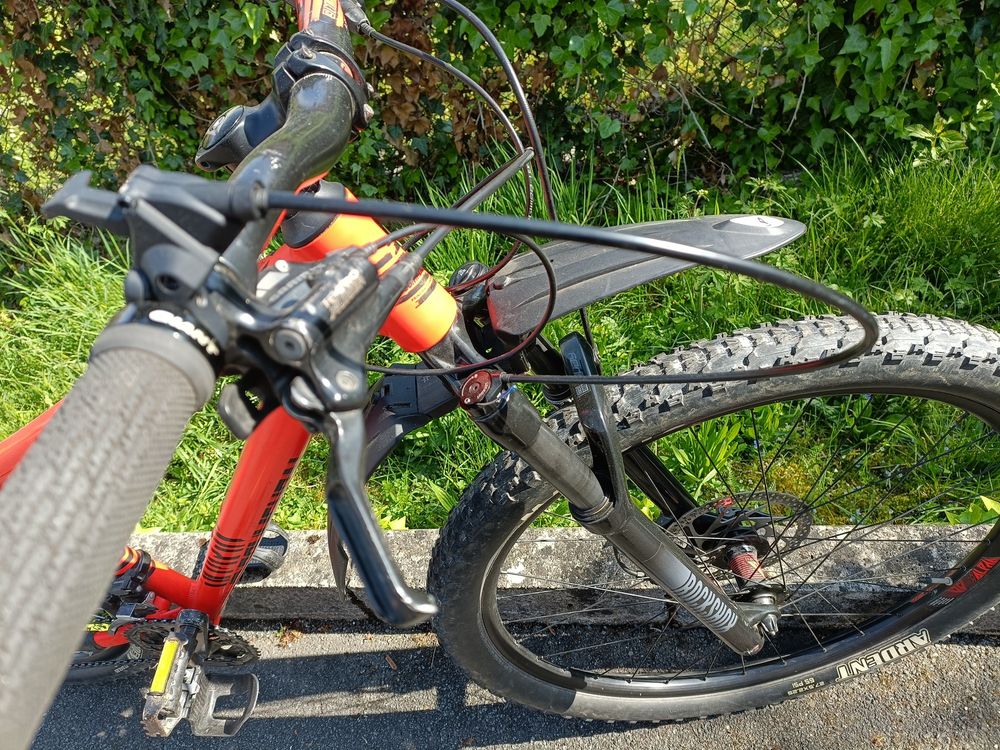 VTT tr&egrave;s bon &eacute;tat Vélos