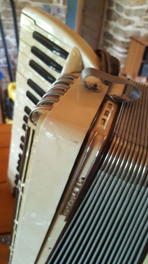Accord�on Hohner occasion 
800 Peillac (56)