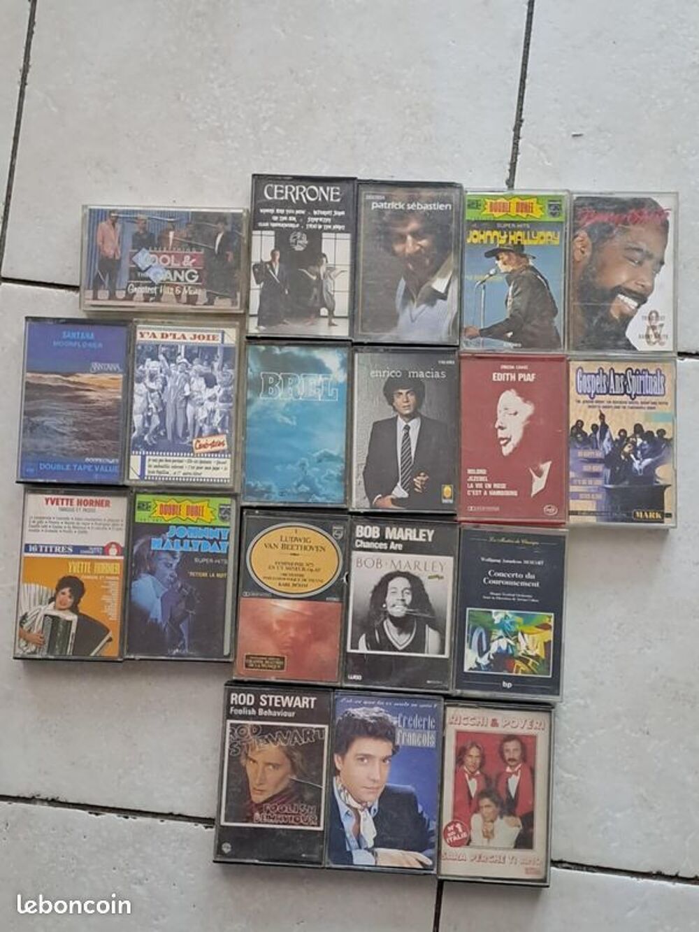 61 cassettes audio et 163 disques 45 T vinyle et 6 livres Audio et hifi