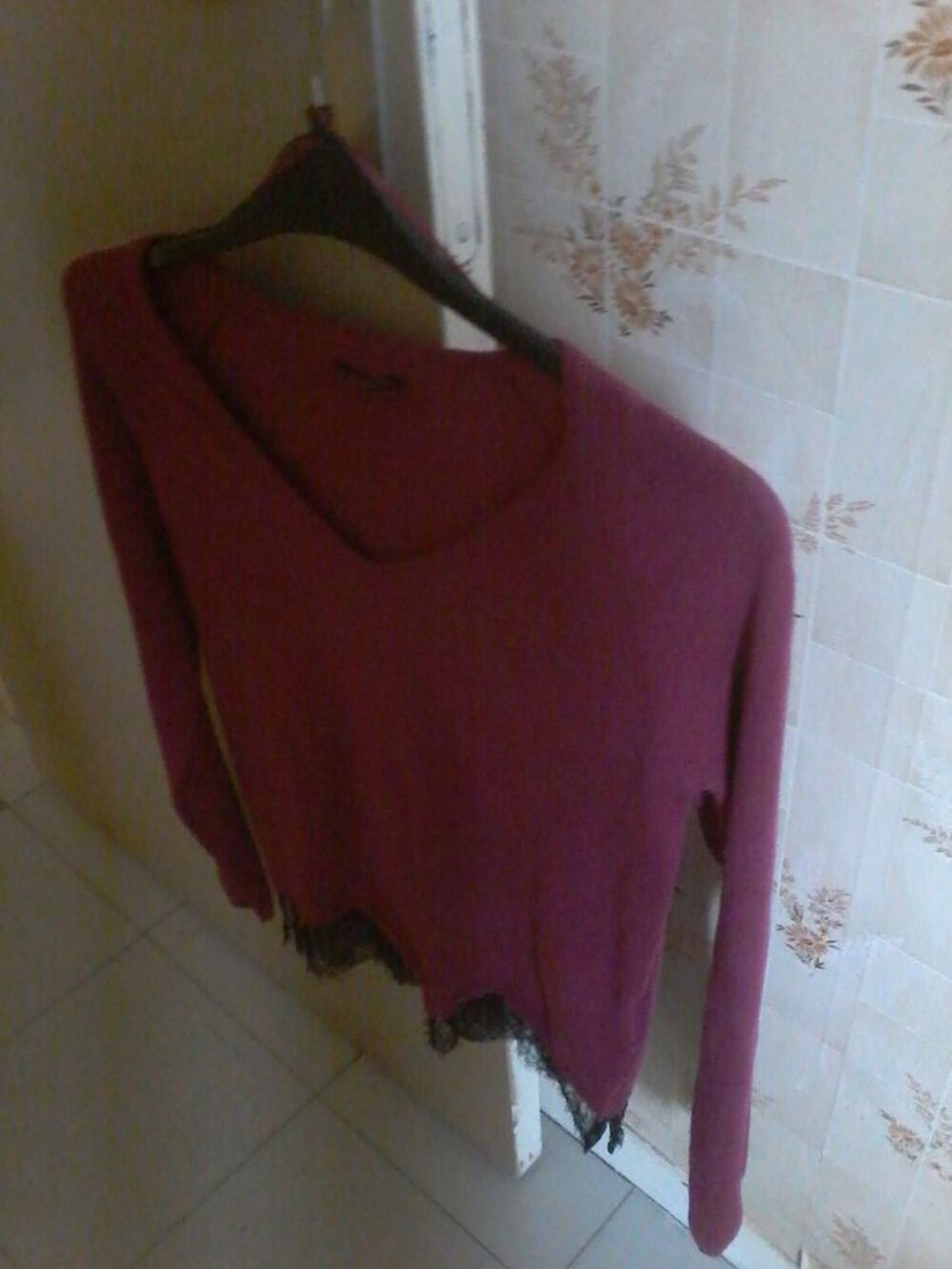 Pull v avec dentelle neuf Vêtements