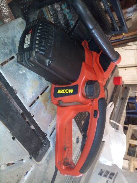 Tron�onneuse �l�ctrique 2200w black et deker 45 Lorlanges (43)