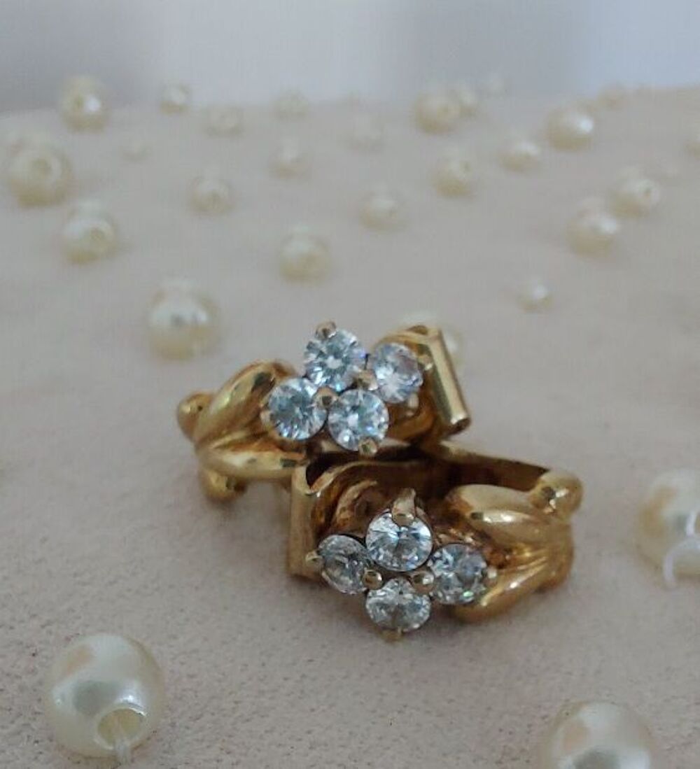 Boucles d'oreilles en plaqu&eacute; or- 4 brillants Bijoux et montres
