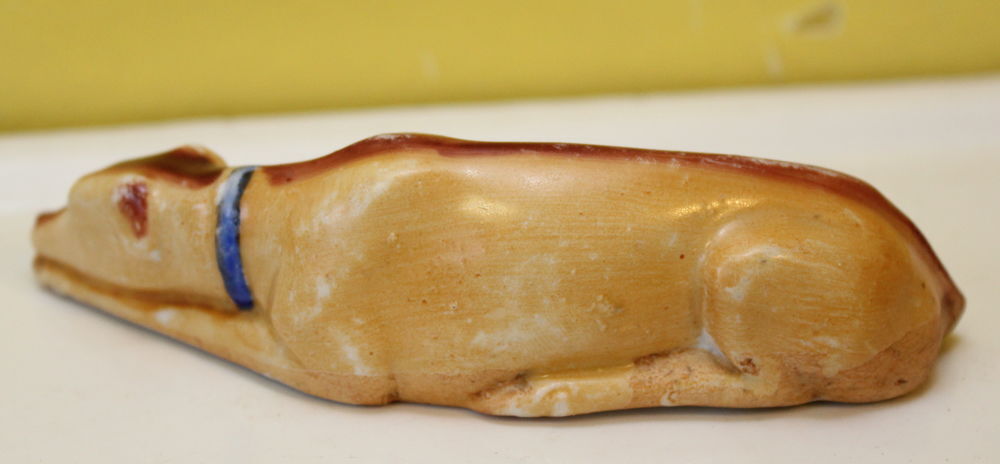 porcelaine biscuit peint &agrave; la main L&eacute;vrier Art Deco 