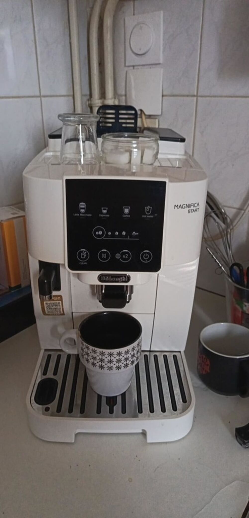 Cafeti&egrave;re Delonghi magnifica start Electroménager