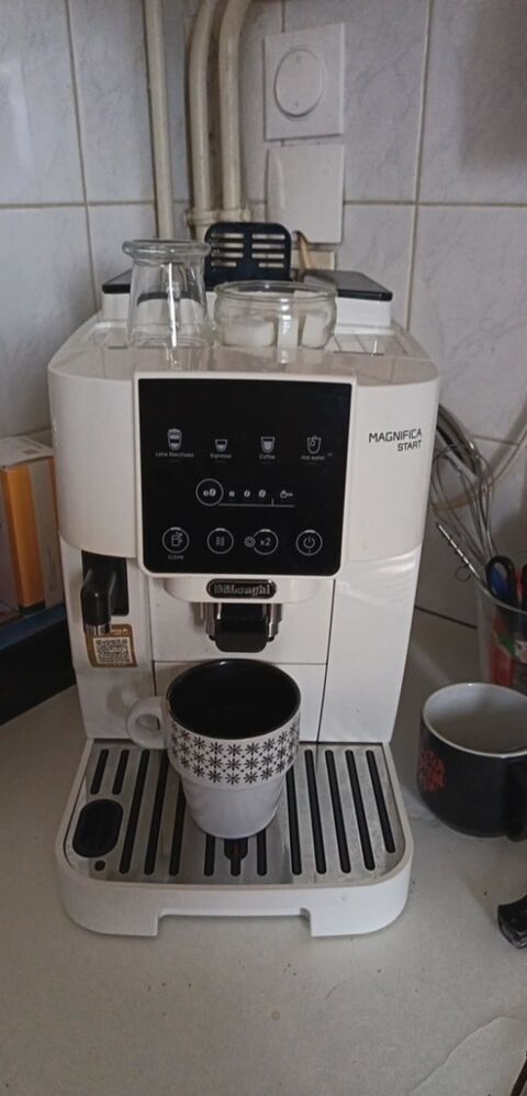 Cafetière Delonghi magnifica start 220 Fougères (35)